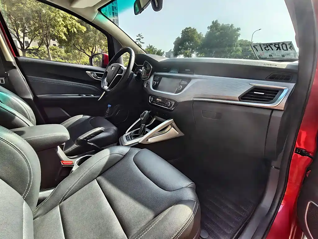 Geely Vision X3 2018 — фото 11
