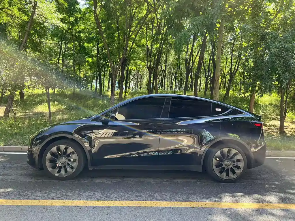 Tesla Model Y 2022 — фото 3