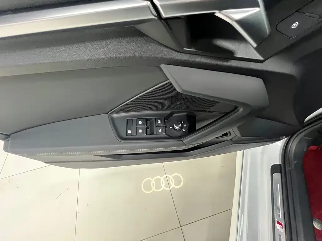 Audi A3 2023 — фото 18