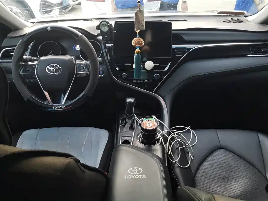 Toyota Camry 2023 — фото 12