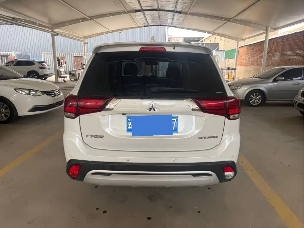 Mitsubishi Outlander 2019 — фото 8