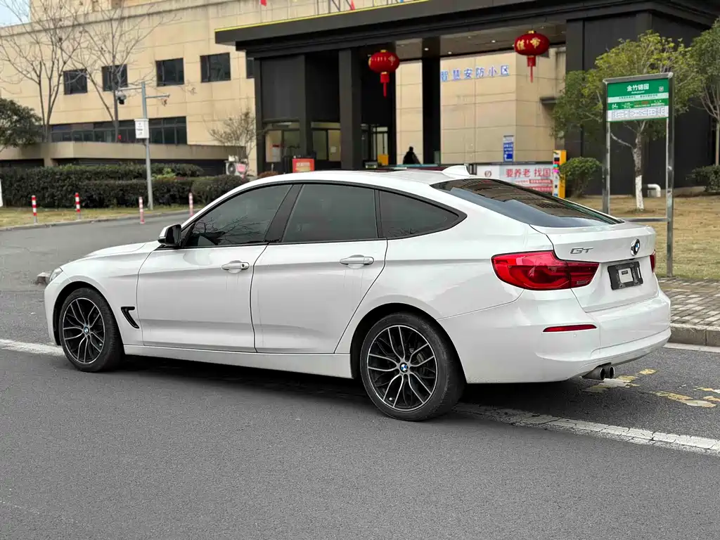 BMW 3 Series GT 2017 — фото 19