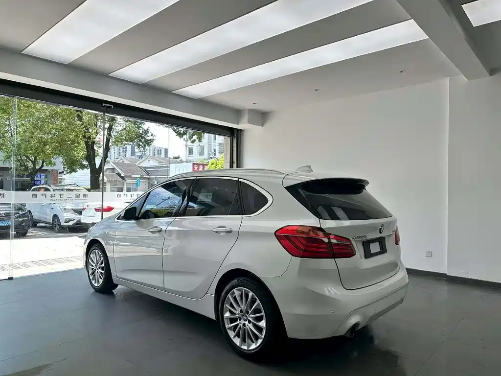 BMW 2 Series Active Tourer 2019 — фото 7