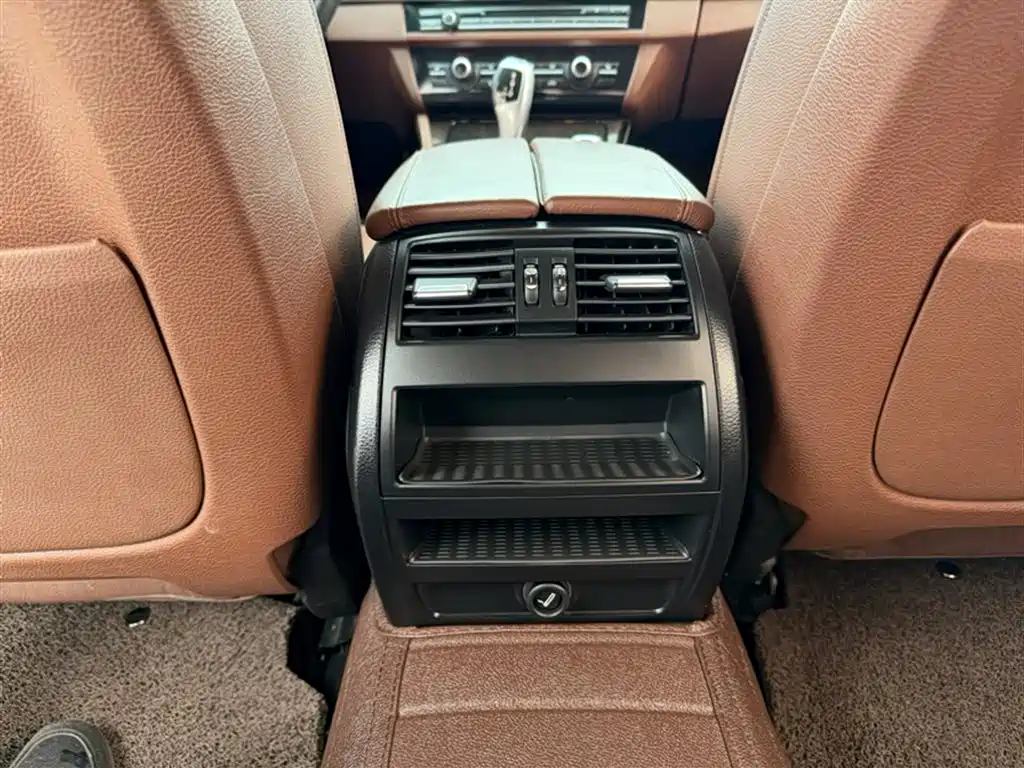 BMW 5 Series 2015 — фото 16