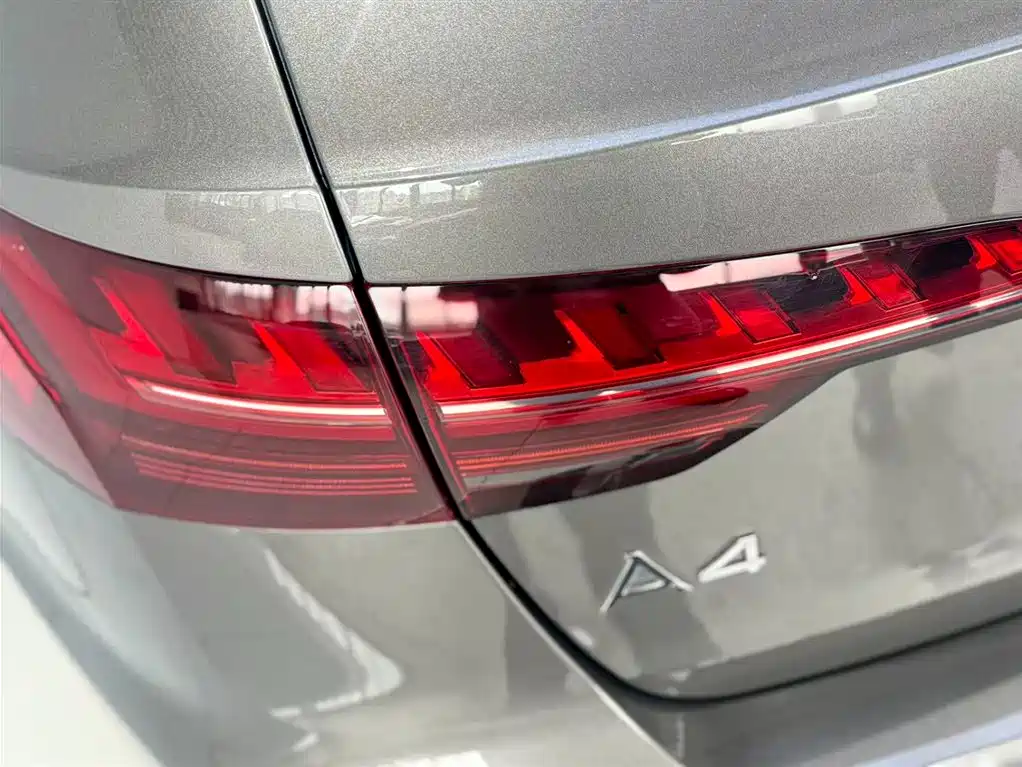 Audi A4 2021 — фото 16