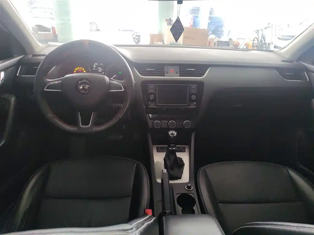 Skoda Octavia 2018 — фото 10