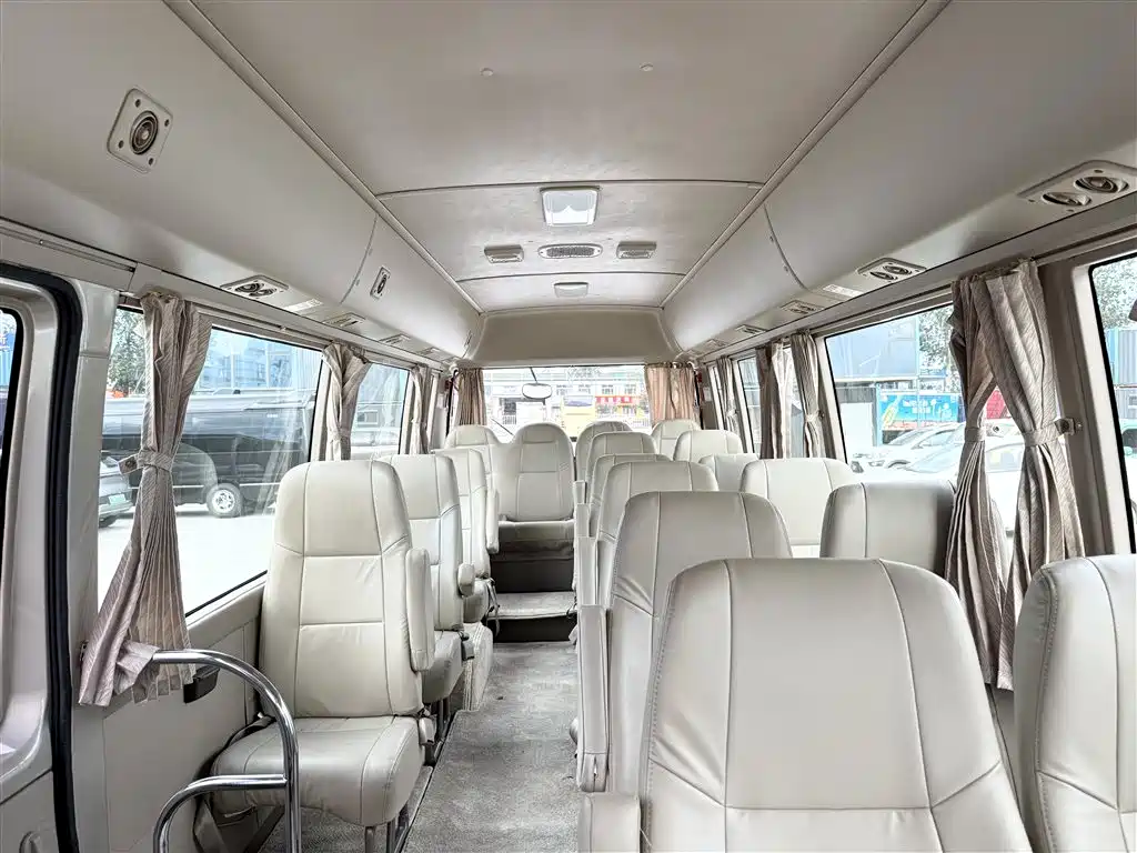 Toyota Coaster 2011 — фото 10