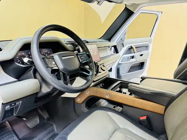 Land Rover Defender 2022