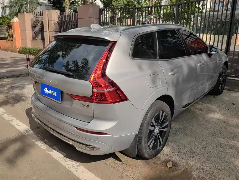 Volvo XC60 2022 — фото 3
