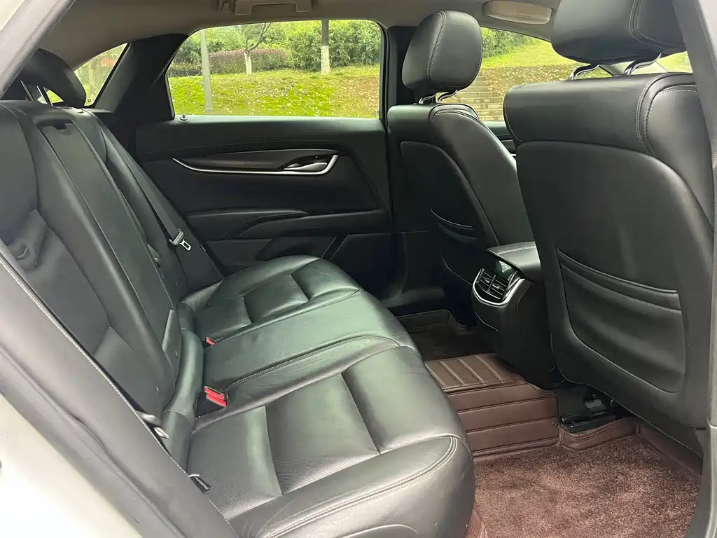 Cadillac XTS 2018 — фото 11