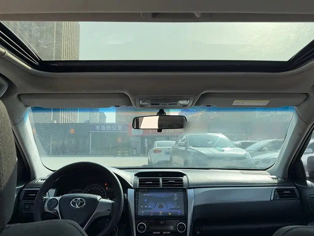 Toyota Camry 2016 — фото 16