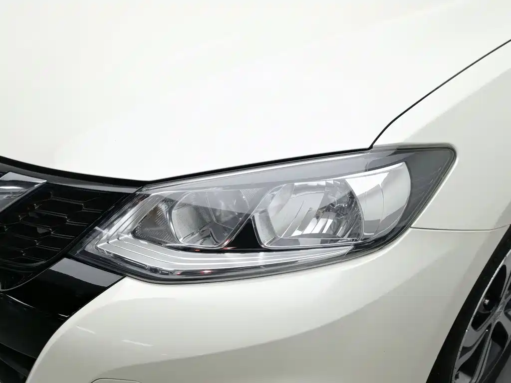 Nissan Tiida 2020 — фото 7