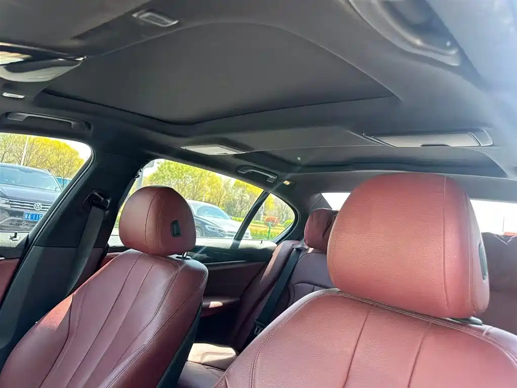BMW 5 Series 2018 — фото 15