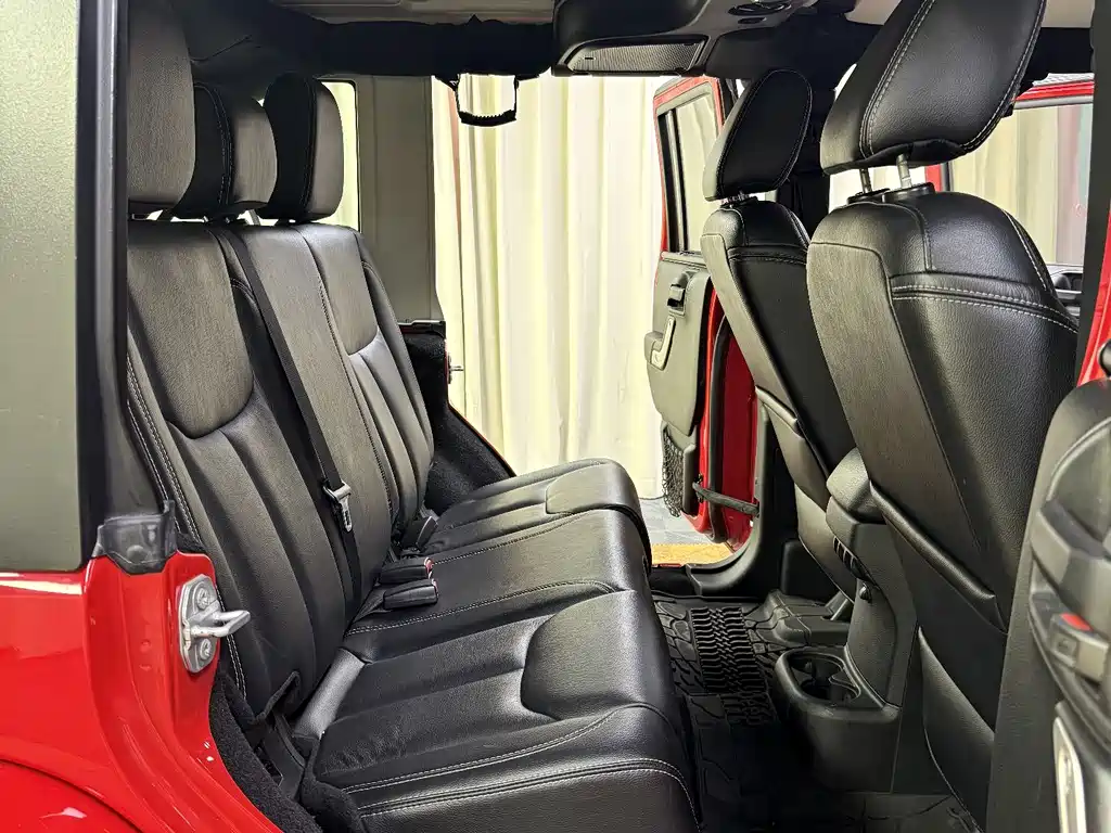 Jeep Wrangler 2017 — фото 28