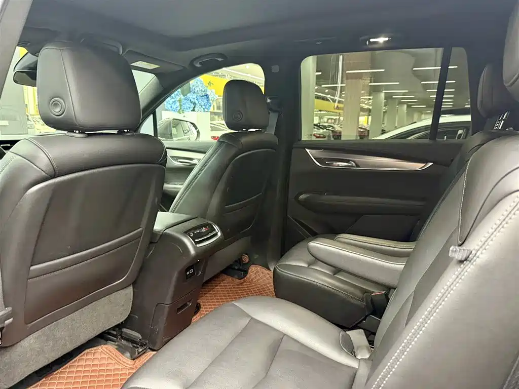 Cadillac XT6 2023 — фото 13
