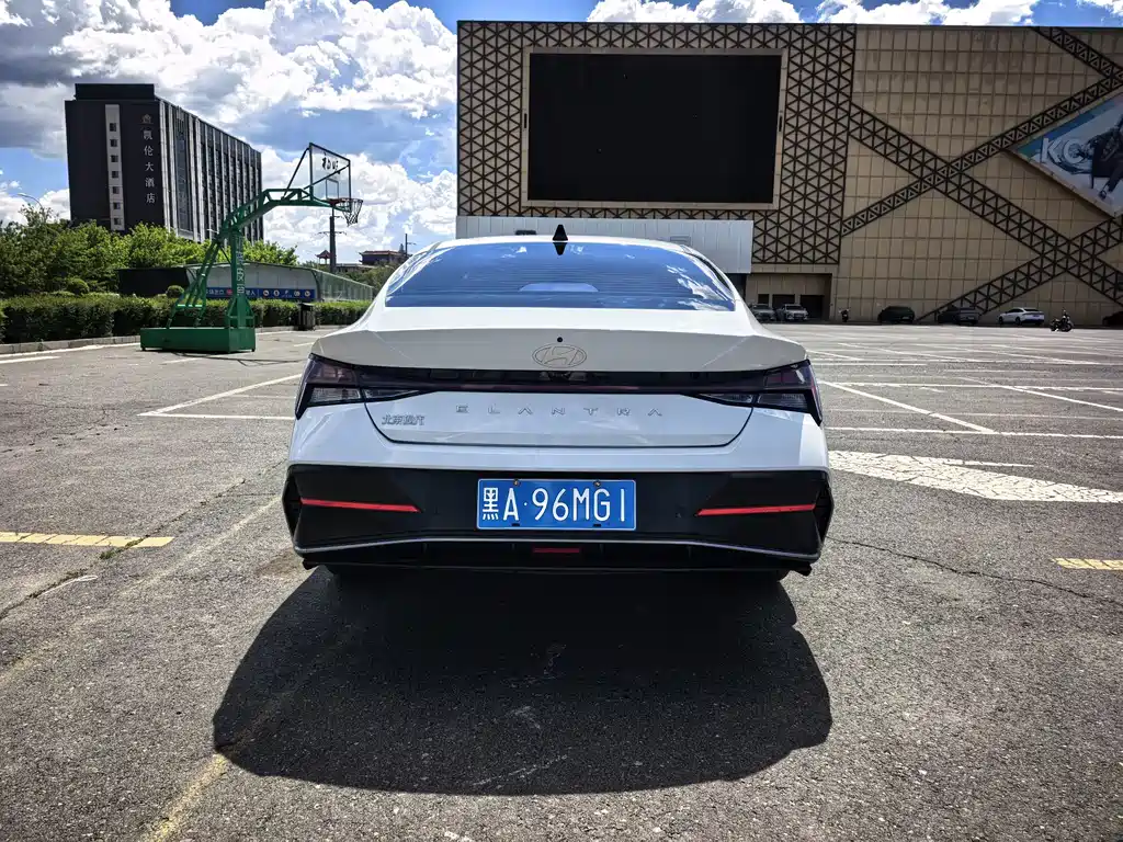 Hyundai Elantra 2023