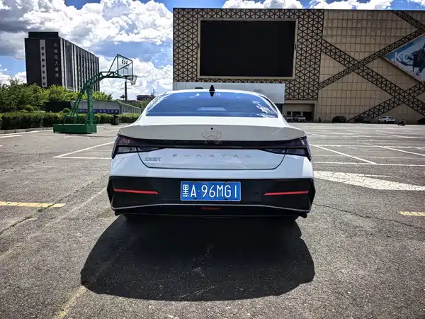 Hyundai Elantra 2023
