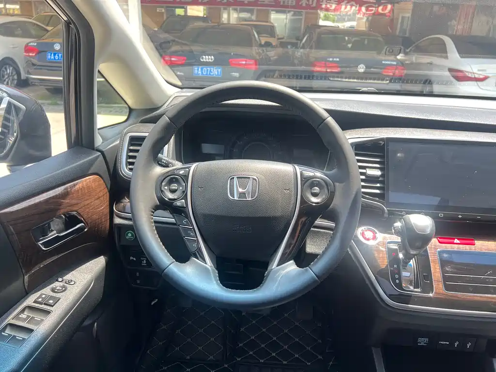 Honda Odyssey 2016 — фото 17