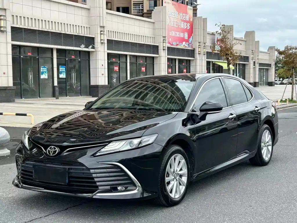 Toyota Camry 2021 — фото 1