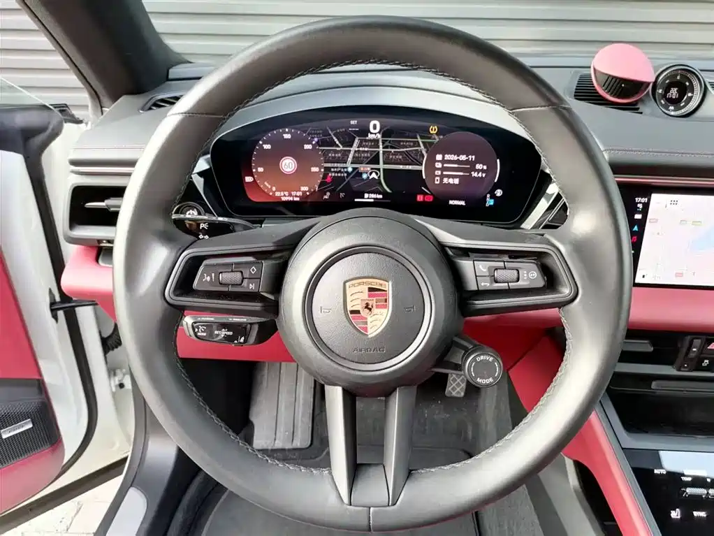Porsche Macan EV 2025 — фото 16