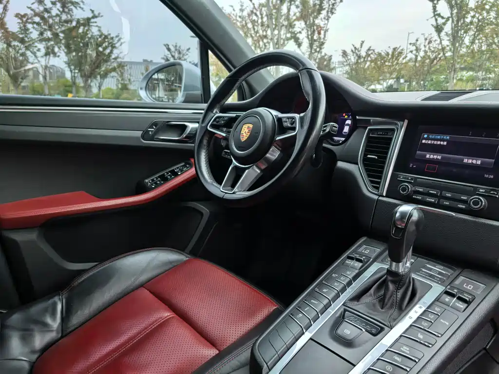 Porsche Macan 2017 — фото 13