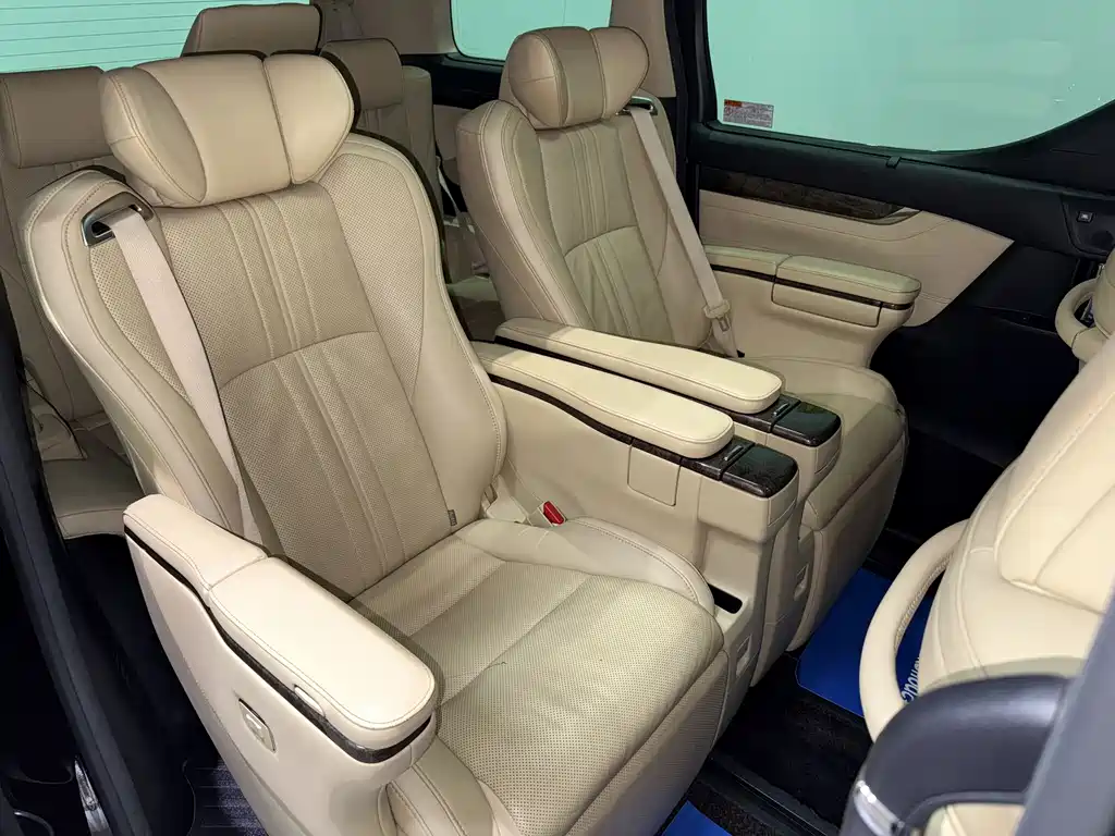 Toyota Vellfire 2020 — фото 34