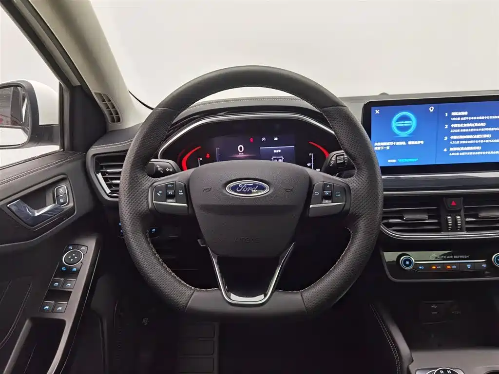 Ford Focus 2022 — фото 11