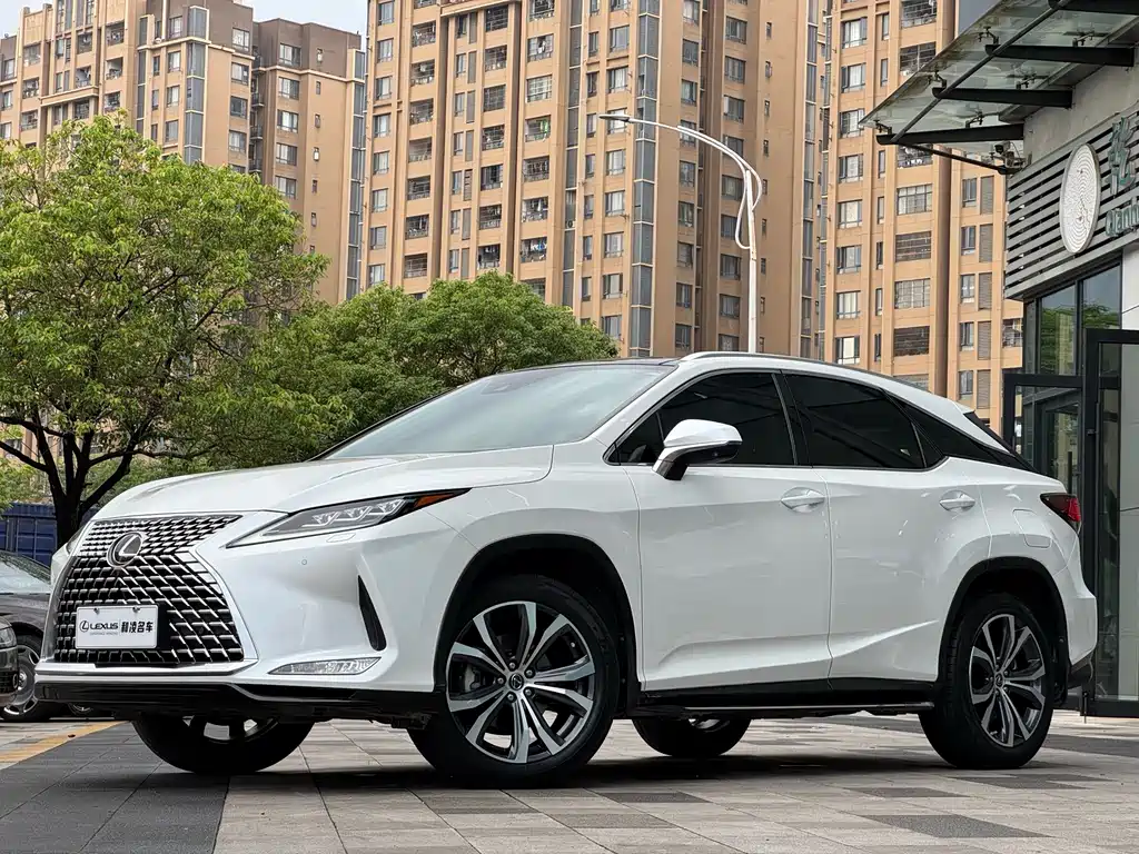 Lexus RX 2022 — фото 1