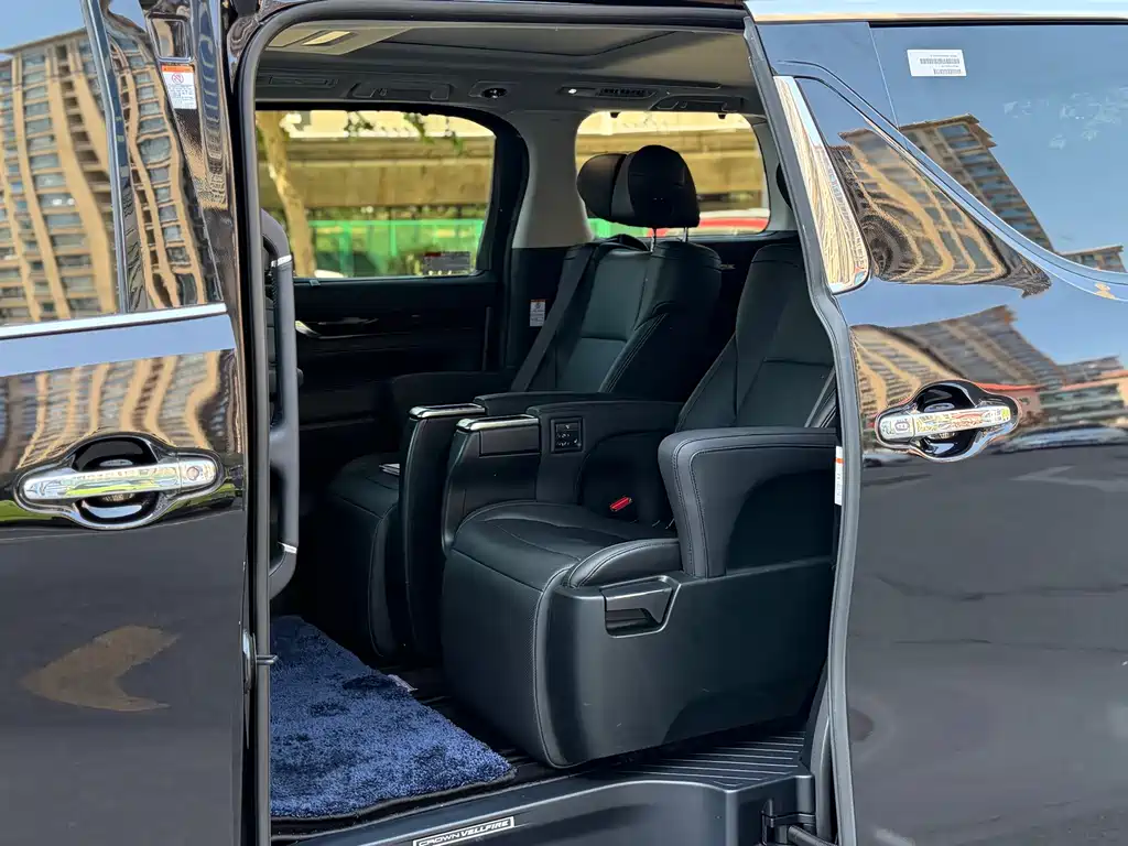 Toyota Vellfire 2022 — фото 10