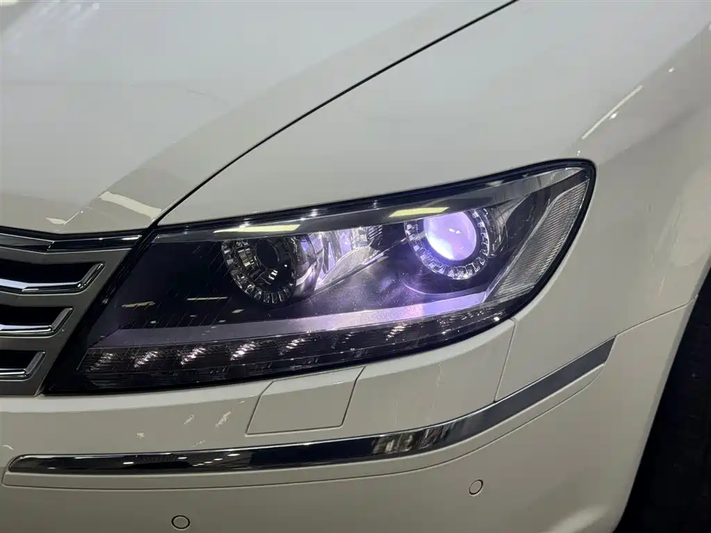 Volkswagen Phaeton 2015 — фото 15