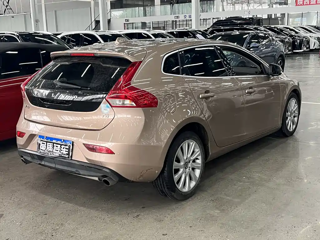Volvo V40 2016 — фото 9