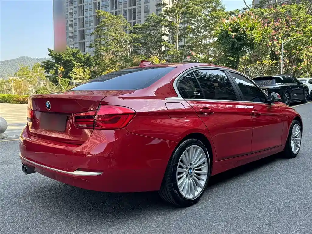 BMW 3 Series 2018 — фото 17