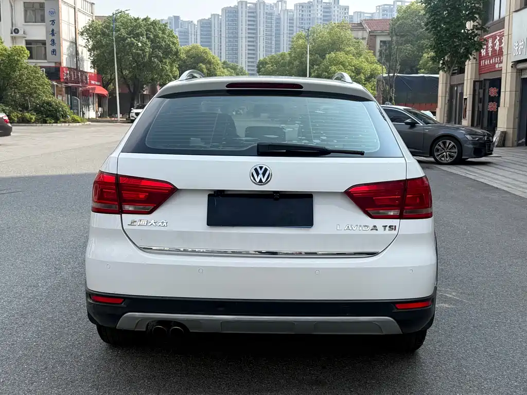 Volkswagen Cross Lavida 2015 — фото 8