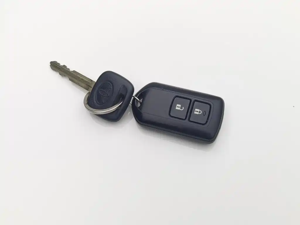Toyota Yaris L 2020 — фото 19
