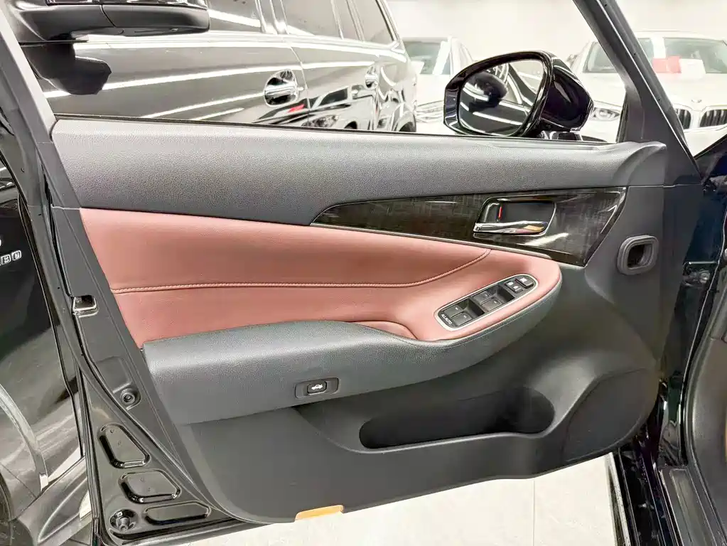 Toyota Crown 2017 — фото 14