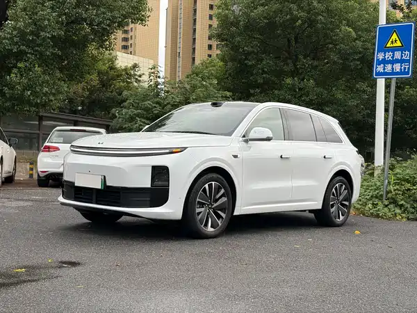 Li Auto L6 2025