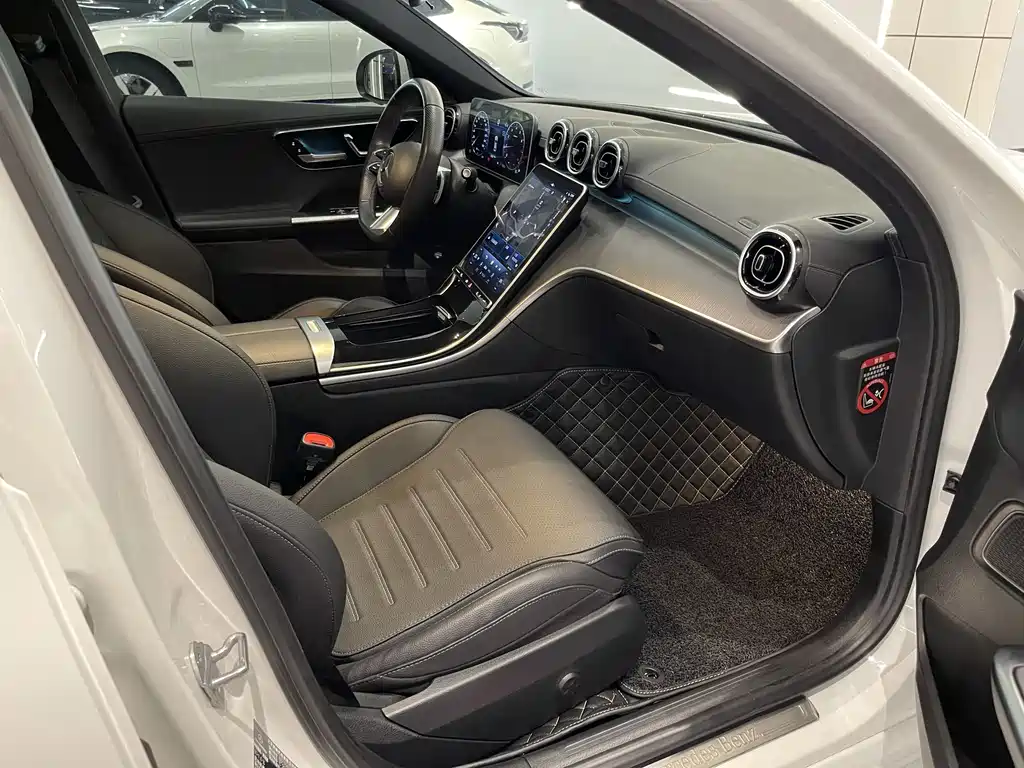 Mercedes-Benz C-Class 2023 — фото 9