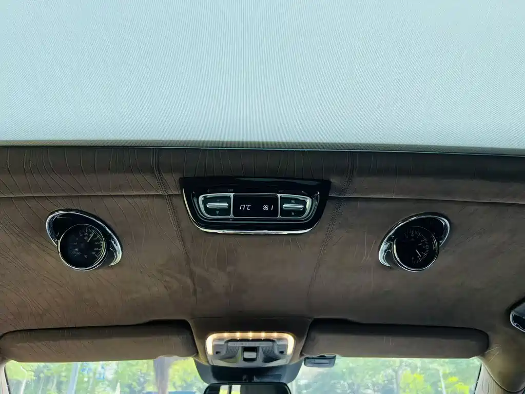 Mercedes-Benz V-Class 2020 — фото 20