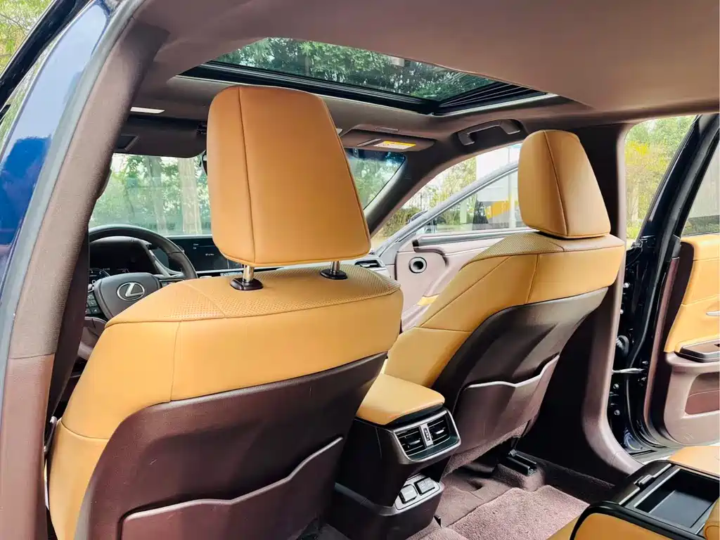 Lexus ES 2020 — фото 15