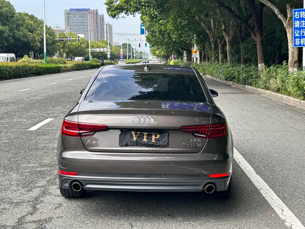 Audi A4L 2018
