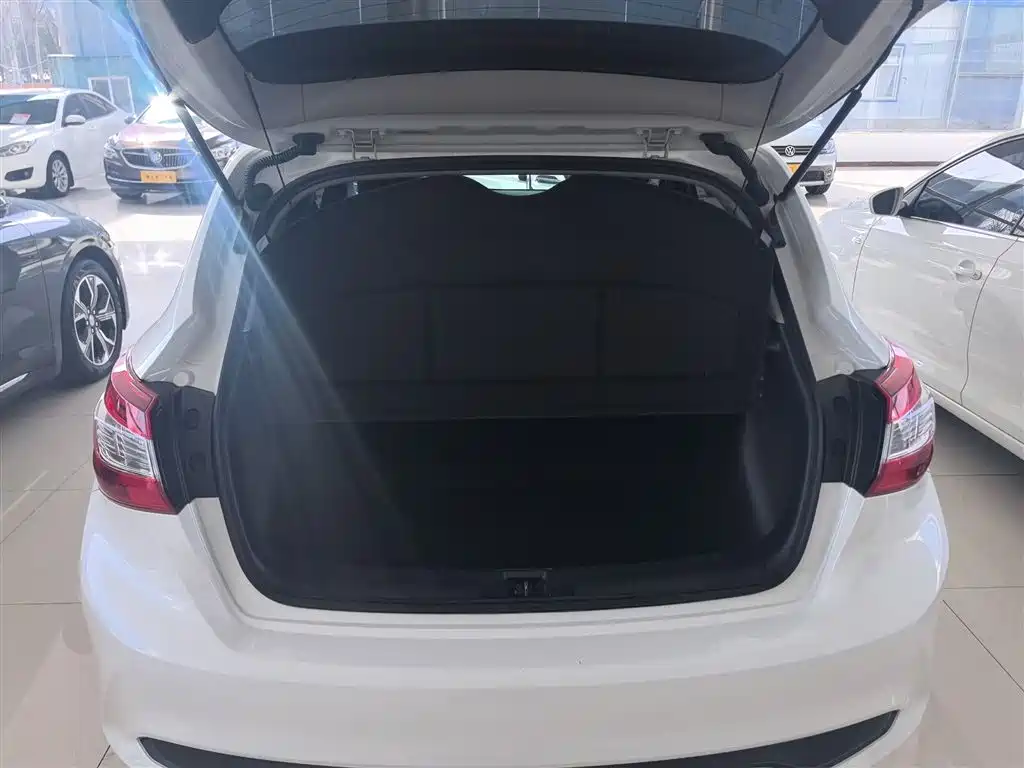 Nissan Tiida 2023 — фото 15