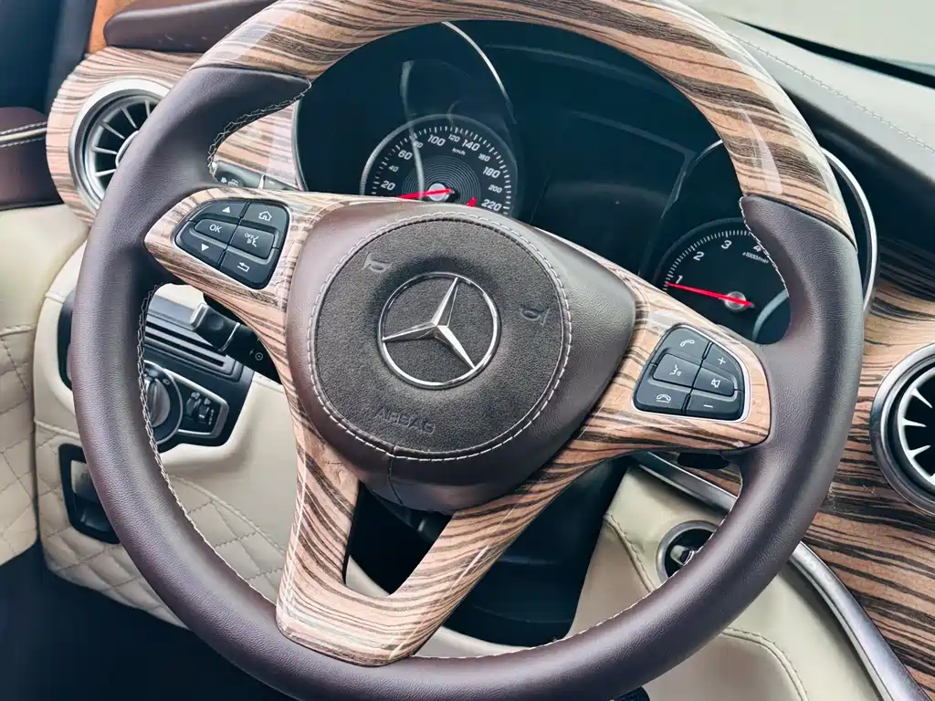 Mercedes-Benz V-Class 2019 — фото 19