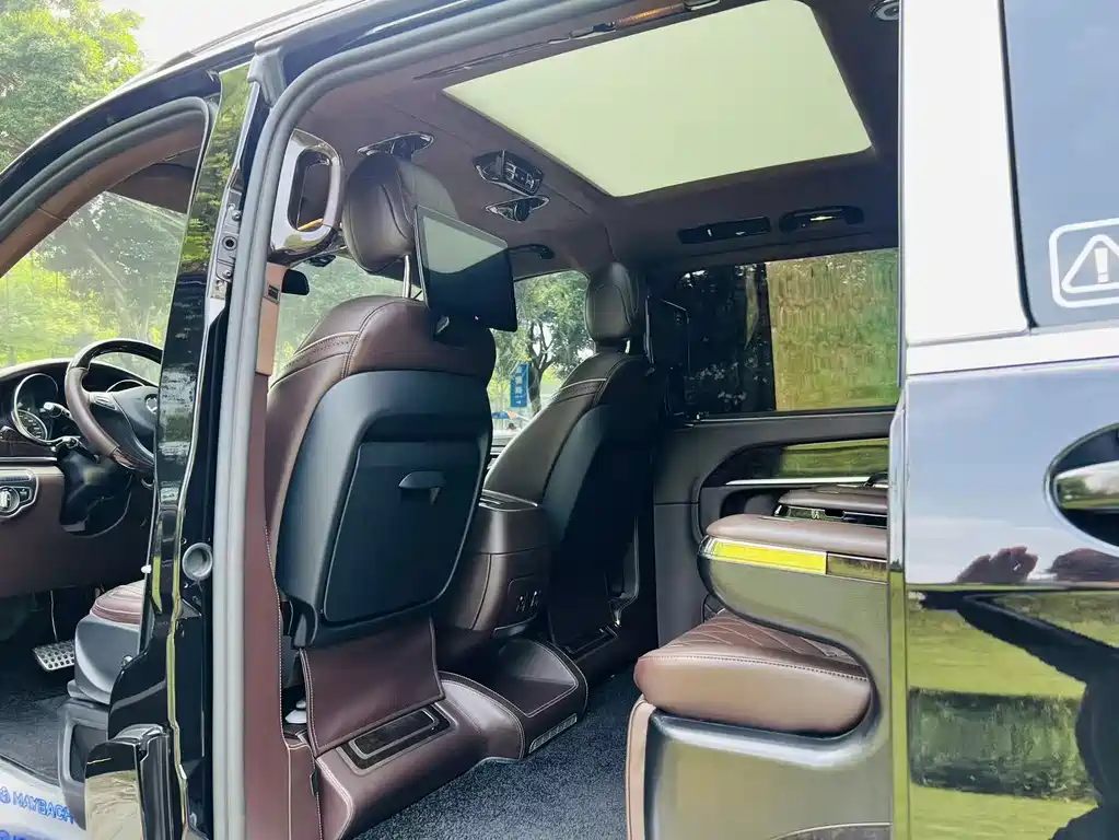 Mercedes-Benz V-Class 2020 — фото 13