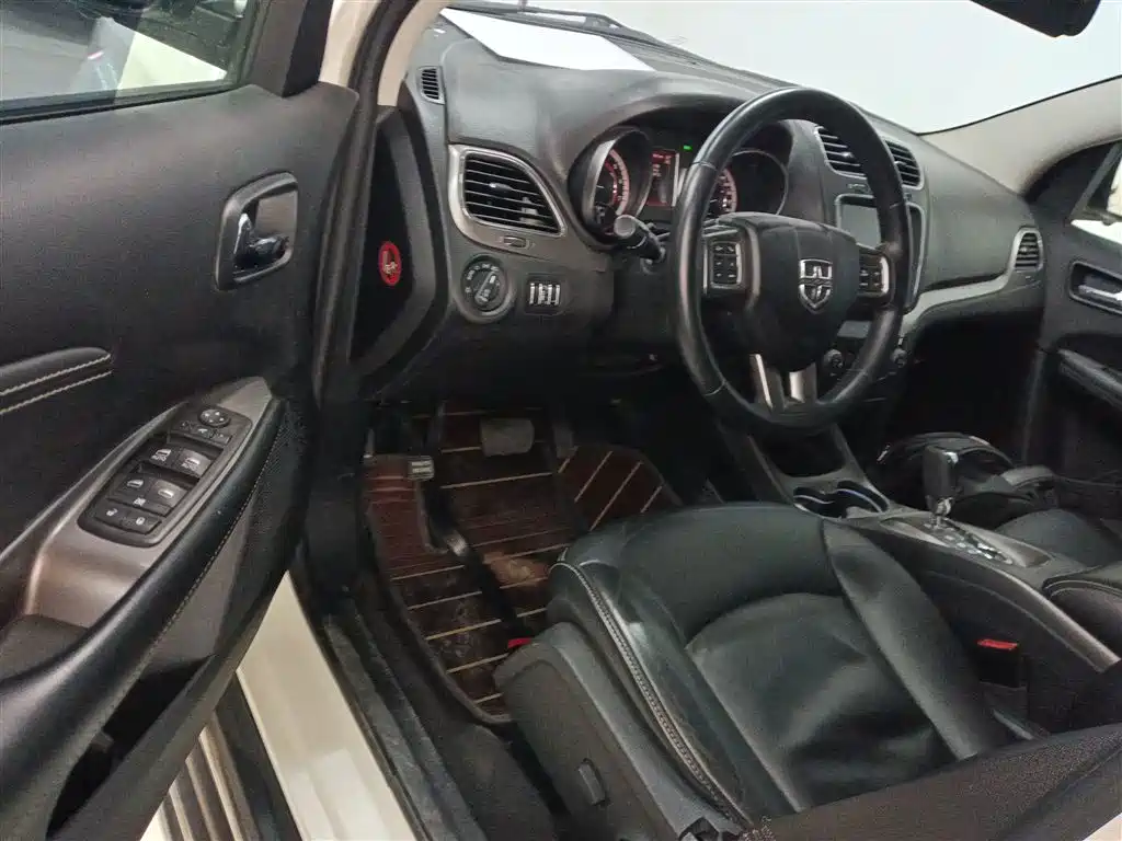 Dodge Journey 2017 — фото 16