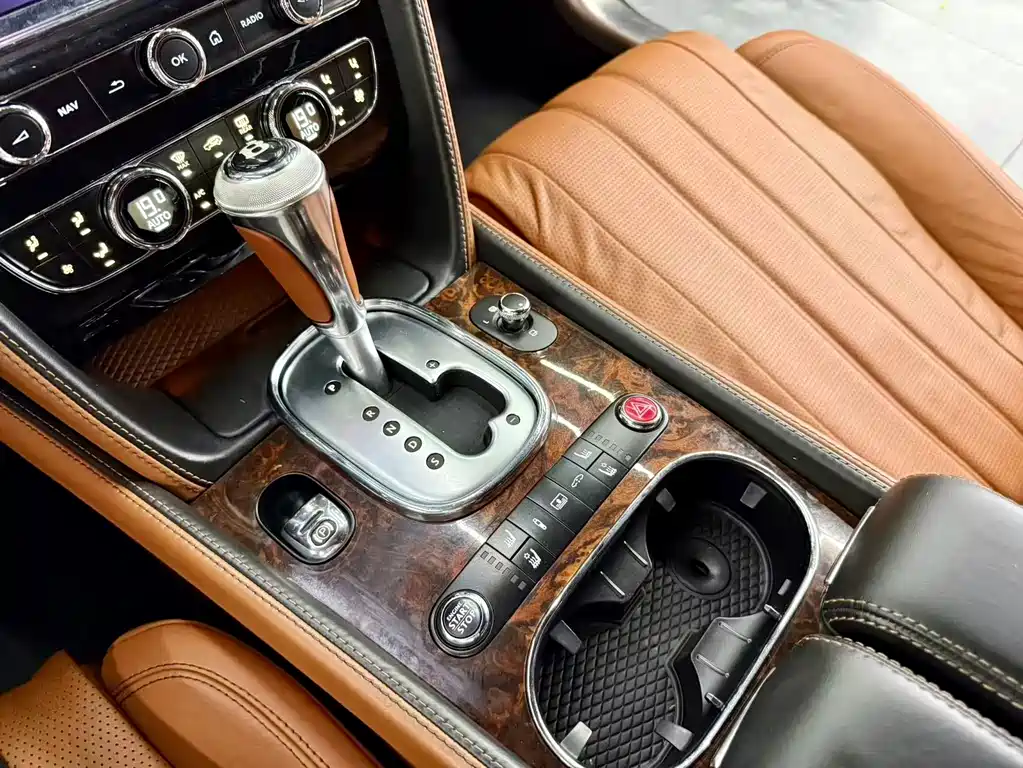 Bentley Flying Spur 2016 — фото 10