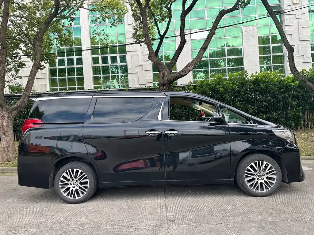 Toyota Alphard 2015