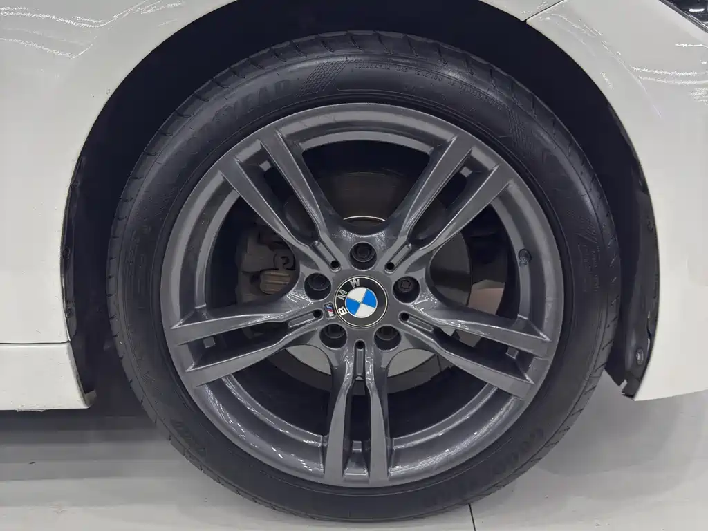 BMW 3 Series 2018 — фото 10