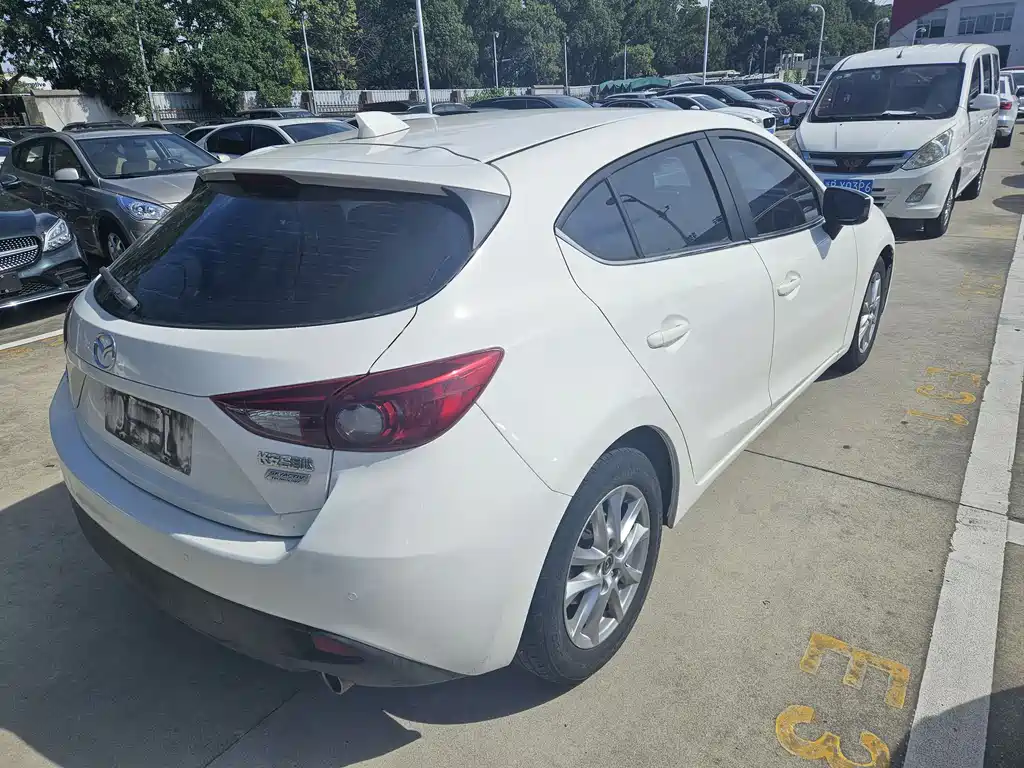 Mazda 3 Axela 2016 — фото 14