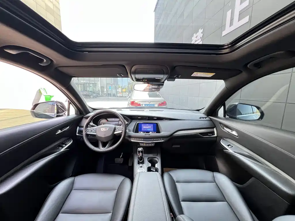 Cadillac XT4 2023 — фото 10