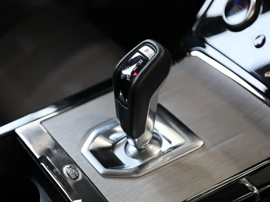 Land Rover Evoque 2021 — фото 9